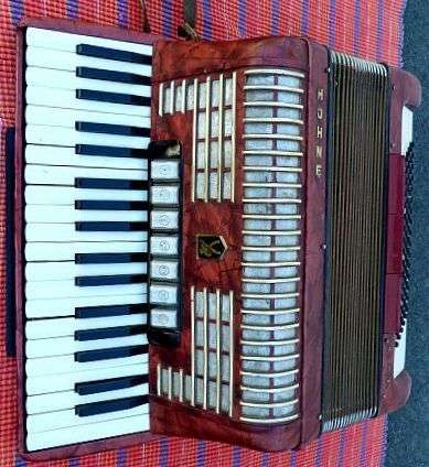 VINTAGE GERMAN HOHNER ACCORDION  '' VERDI 2 N ",PLS SEE