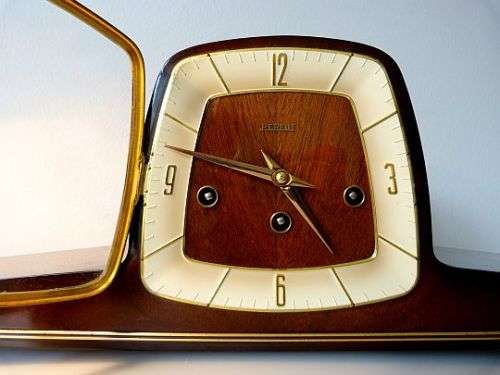 HERMLE 8 DAY WESTMINSTER CHIMING MANTEL CLOCK IN WORKING CONDITION.