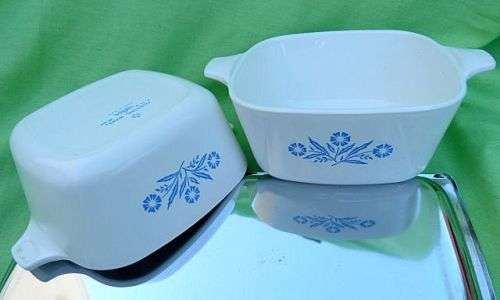 2 VINTAGE CORNFLOWER CORNING WARE BOWLS. P-43-B. 22 OZ. MADE IN USA. EXCELLENT CONDITION