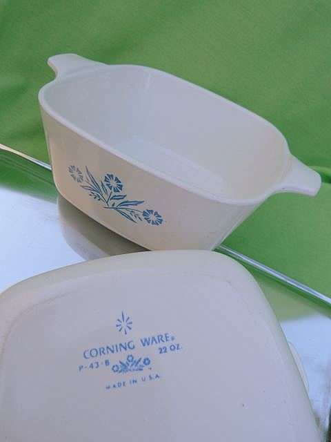 2 VINTAGE CORNFLOWER CORNING WARE BOWLS. P-43-B. 22 OZ. MADE IN USA. EXCELLENT CONDITION