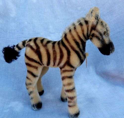 VINTAGE STEIFF ZEBRA, AS NEW. COMES WITH ALL LABELS.