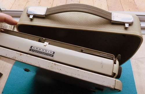 VINTAGE ADLER, "TIPPA S",  COLLECTABLE TRAVEL TYPEWRITER IN WORKING COND.GRUNDIG,GERMANY