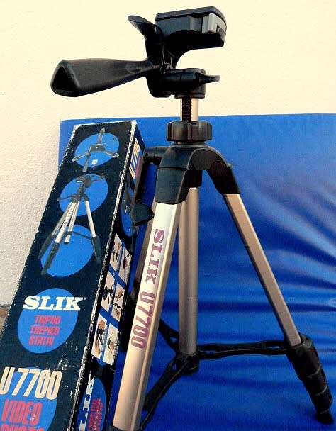 " SLIK" TRIPOD 07700. IN EXCELLENT CONDITION,VALUE 1200