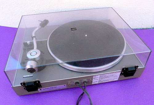 TECHNICS TURNTABLE. SL-20. F-G-SERVO PLAYER