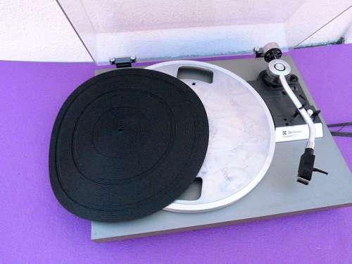 TECHNICS TURNTABLE. SL-20. F-G-SERVO PLAYER