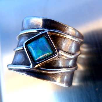 GORGEOUS VINTAGE DESIGNER RING , SOLID SILVER WITH OPAL.