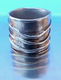 GORGEOUS VINTAGE DESIGNER RING , SOLID SILVER WITH OPAL.