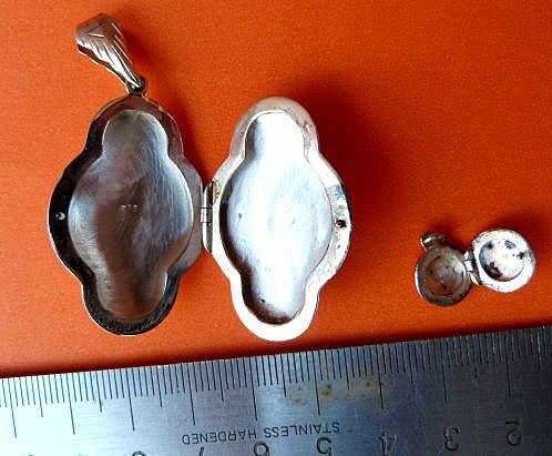 2 STERLING SILVER LOCKETS / PENDANTS. BEAUTIFUL ENGRAVINGS.