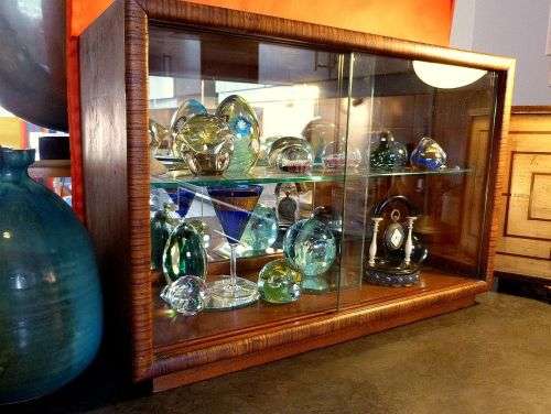RARE! VICTORIAN DISPLAY CABINET. VERY GOOD CONDITION. BEAUTIFUL PIECE