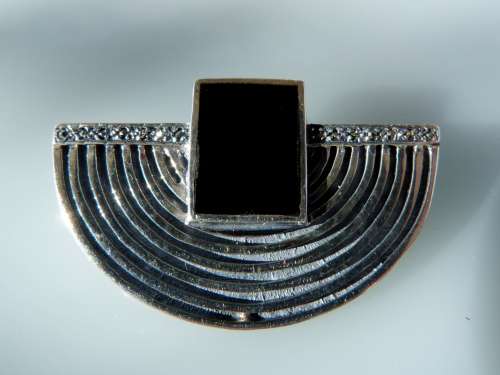 BROOCH. ART DECO DESIGN, VINTAGE. UNUSED. SOLID STERLING WITH BLACK STONE, ONYX