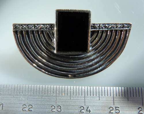 BROOCH. ART DECO DESIGN, VINTAGE. UNUSED. SOLID STERLING WITH BLACK STONE, ONYX