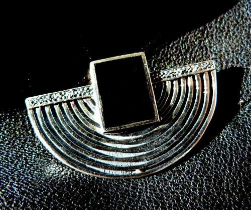 BROOCH. ART DECO DESIGN, VINTAGE. UNUSED. SOLID STERLING WITH BLACK STONE, ONYX