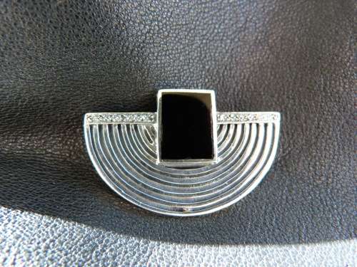 BROOCH. ART DECO DESIGN, VINTAGE. UNUSED. SOLID STERLING WITH BLACK STONE, ONYX