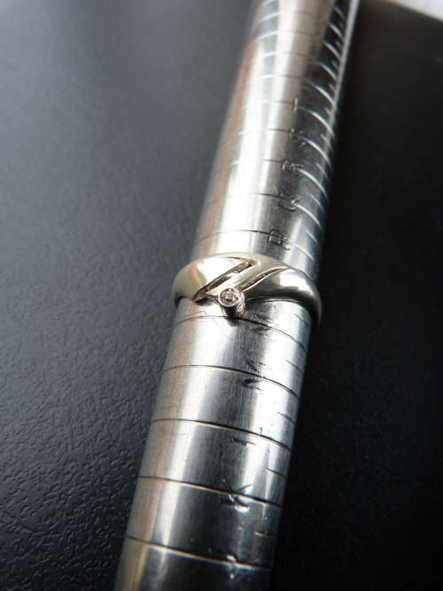 SUPERB AND ELEGANT VINTAGE RING.SOLID STERLING WITH 4 SPARKLING CUBICS. RING IS UNUSED