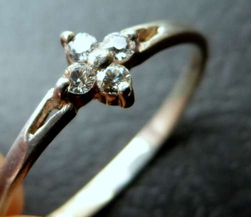 SUPERB AND ELEGANT VINTAGE RING.SOLID STERLING WITH 4 SPARKLING CUBICS. RING IS UNUSED