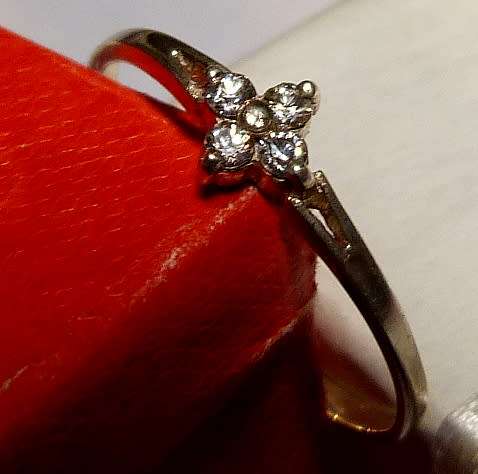 SUPERB AND ELEGANT VINTAGE RING.SOLID STERLING WITH 4 SPARKLING CUBICS. RING IS UNUSED