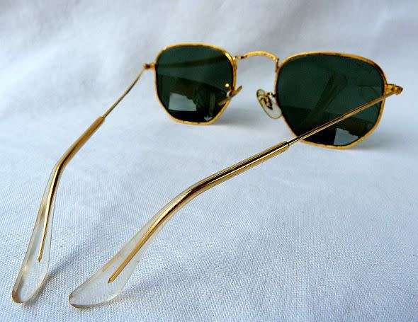 ORIGINAL VINTAGE RAY BAN `CLASSIC STYLE` SUNGLASSES. BAUSCH & LOMB. USA