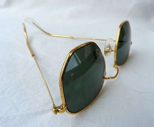 ORIGINAL VINTAGE RAY BAN `CLASSIC STYLE` SUNGLASSES. BAUSCH & LOMB. USA