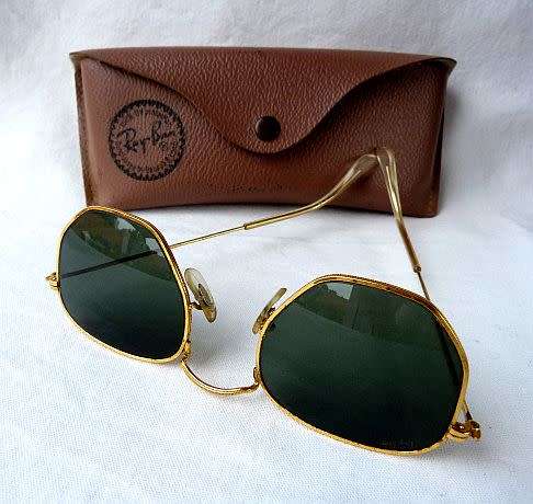 ORIGINAL VINTAGE RAY BAN `CLASSIC STYLE` SUNGLASSES. BAUSCH & LOMB. USA