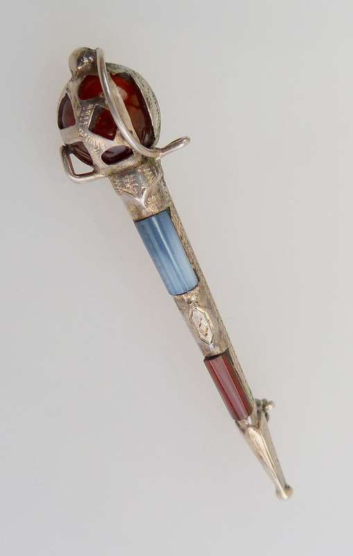 SCOTTISH BROAD BASKET HILT SWORD BROOCH .CA 1890. STERLING SILVER AND AGATE, EXCELLENT CONDITION