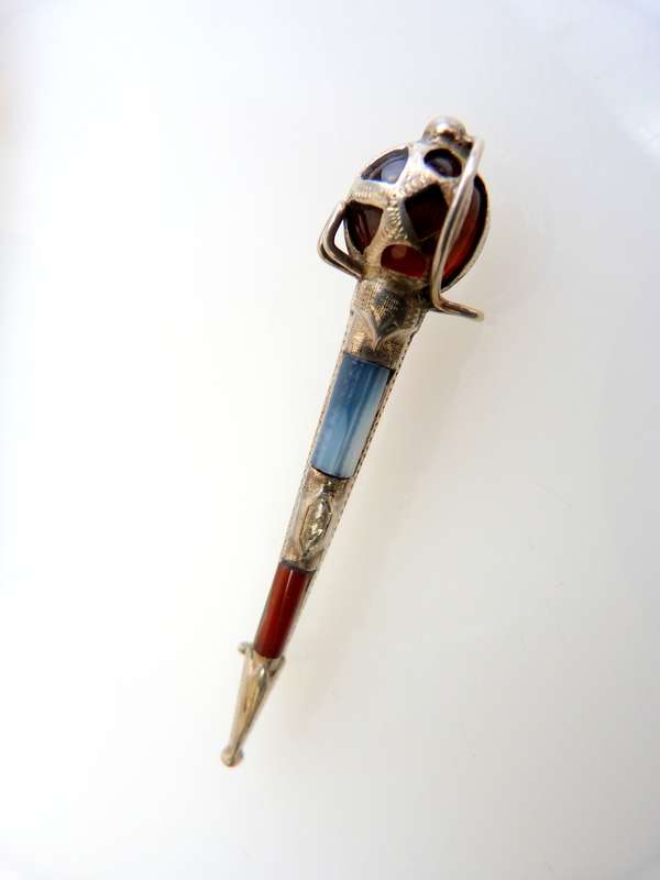 SCOTTISH BROAD BASKET HILT SWORD BROOCH .CA 1890. STERLING SILVER AND AGATE, EXCELLENT CONDITION