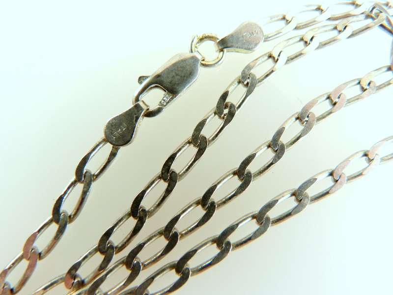 QUALITY STERLING SILVER VINTAGE  NECKLACE. UNUSED