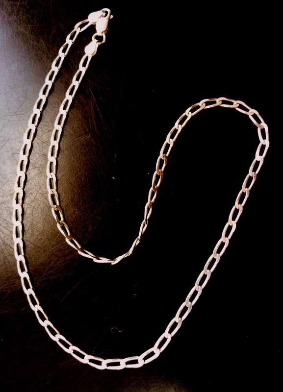 QUALITY STERLING SILVER VINTAGE  NECKLACE. UNUSED