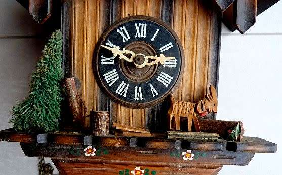 RARE DESIGN. CUCKOO CLOCK / GOAT HEAD MOVING together with bird.