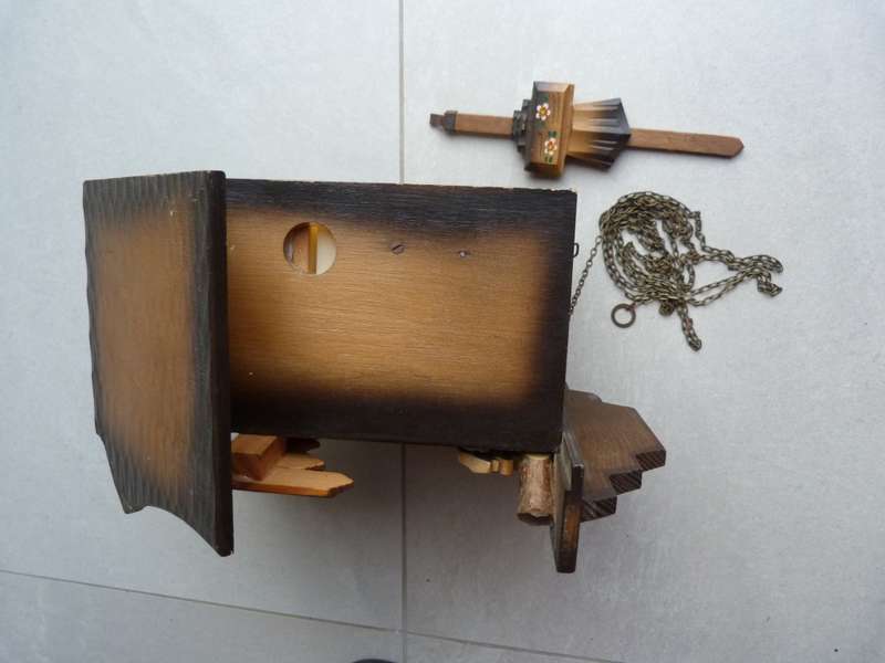 RARE DESIGN. CUCKOO CLOCK / GOAT HEAD MOVING together with bird.