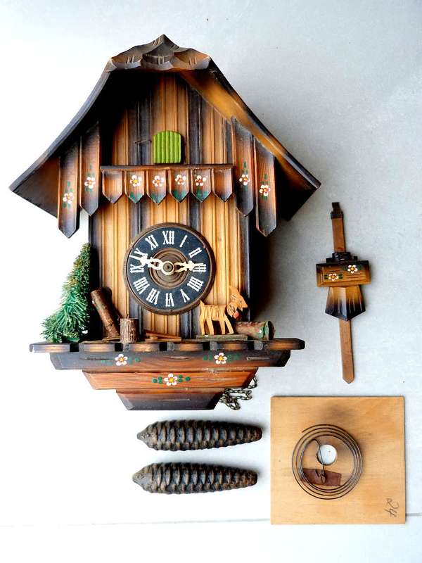 RARE DESIGN. CUCKOO CLOCK / GOAT HEAD MOVING together with bird.