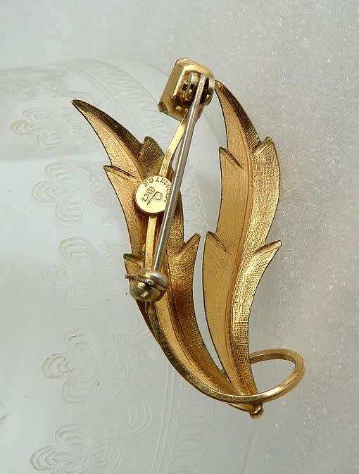 DCE Vintage 1/20 14 KT GF Leaf Brooch, Signed