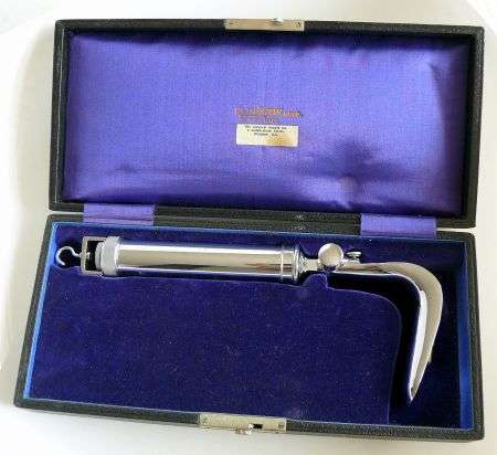 LARYNGOSCOPE ,KLINOSTIK REGD ,BRITISH MADE,IN ORIGINAL CASE