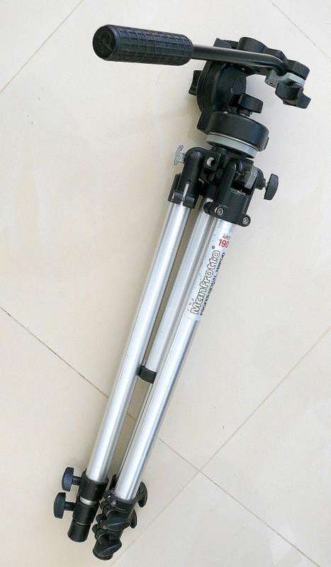 MANFROTTO PROFESSIONAL TRIPOD 190 WITH MANFROTTO HEAD 128RC