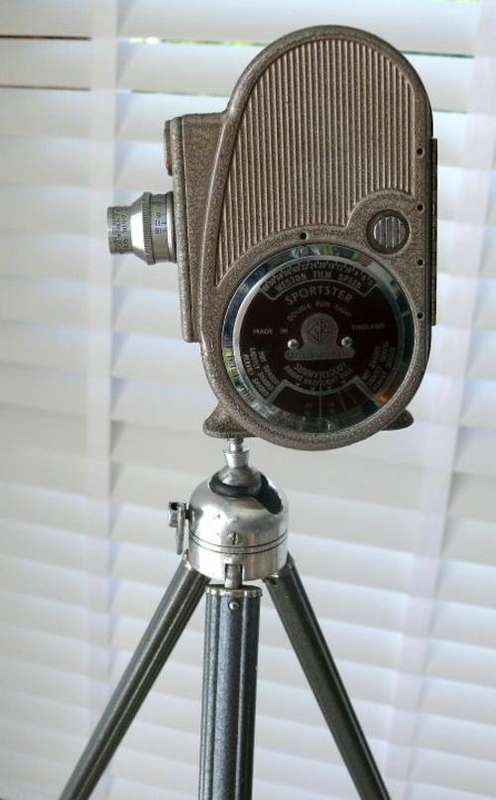 BELL & HOWELL "SPORTSTER" DOUBLE RUN EIGHT /  MYTAL ANASTIGMAT (1937-50) OLD  TRIPOD,MADE IN ENGLAND