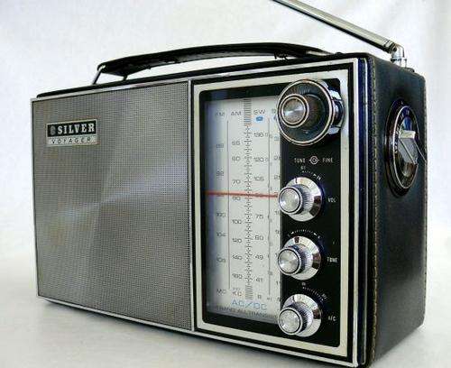 VINTAGE TRANSISTOR RADIO ,SILVER "VOYAGER",MODEL 142F-38AC/AC,MADE IN JAPAN,WORKING