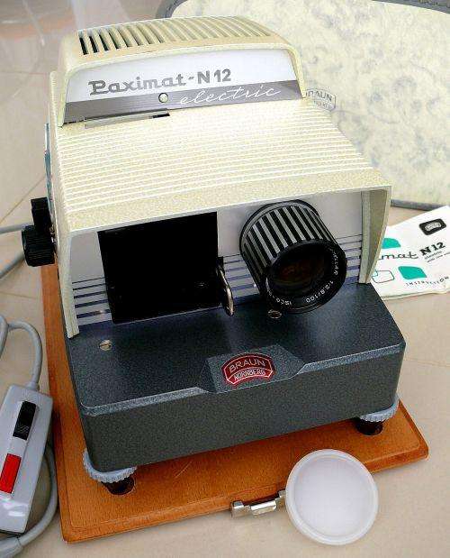 VINTAGE SLIDE PROJECTOR BRAUN "PAXIMAT N12 ELECTRIC" WITH STELLAR 1:2,8/100mm, WIRED REMOTE,GERMANY