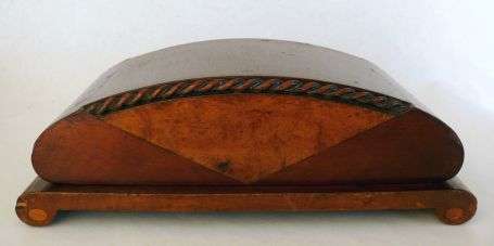ART DECO VENEERED WOODEN CIGAR/CIGARETTE BOX