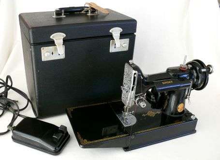 FEATHERWEIGHT SINGER SEWING MACHINE 221-K-1 1950 , IN ORIGINAL CASE,collectors item----