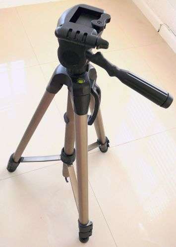 TRIPOD VIVITAR V-2800 WITH BAG