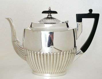 TEAPOT,SILVER PLATED WALKER & HALL  SHEFFIELD ,[A1]