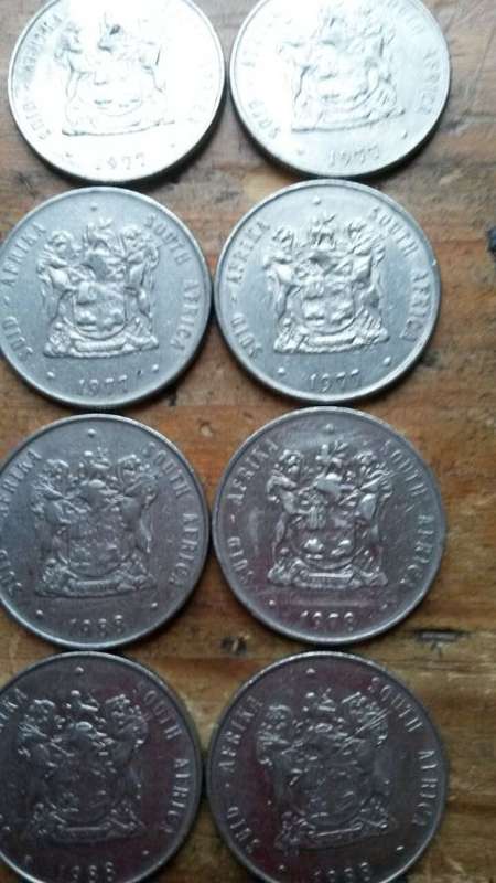 SOUTH AFRICA 1977 &88 one rands  in a good condition for sale at R1 start