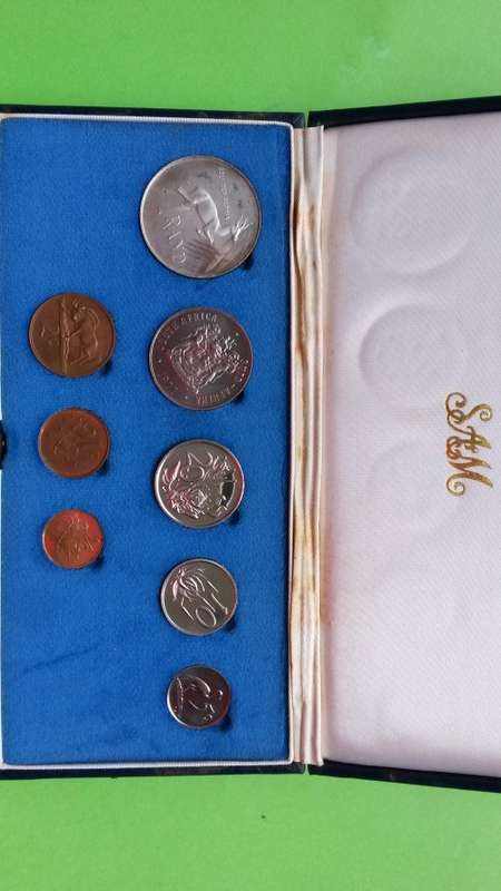 1977 SOUTH AFRICA PROOF SET. W1TH SILVER R1 COIN