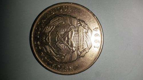 HUGE COIN.1994 1000 meticais from old mozambique