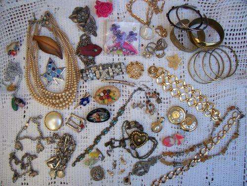 Mixed Lot of Costume Jewellery