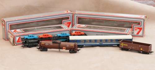 4 HO Scale Lima Coaches **Bid Per Lot** Please Read