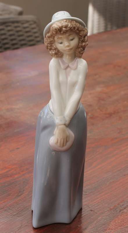Lladro Nao Lady Figurine