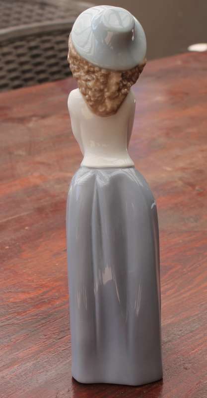 Lladro Nao Lady Figurine