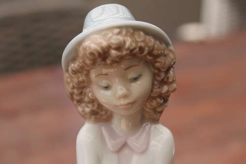 Lladro Nao Lady Figurine