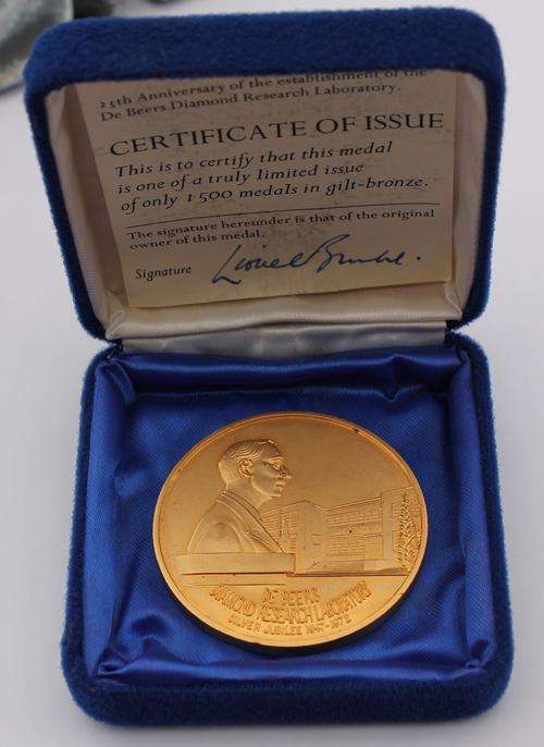 25th Anniversary of The Establishment of the De Beers Diamond Research Lab Gilt Bronze Medal