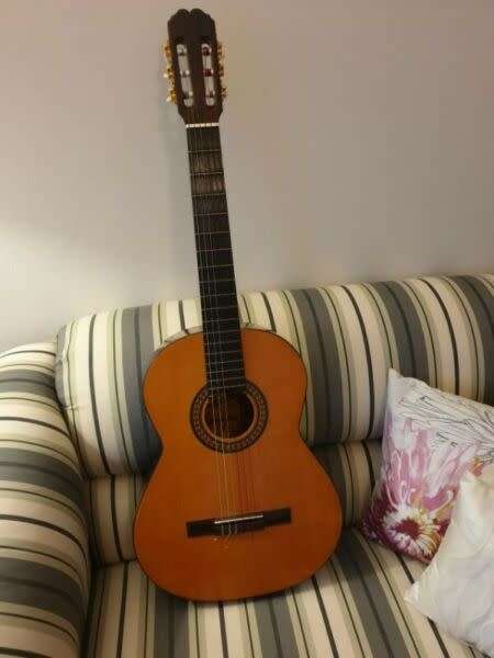 Vintage Admira Carmen classical guitar incl Case & Extra Strings set
